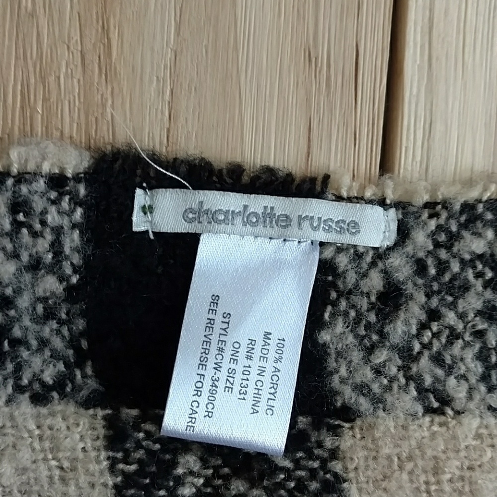 (CHARLOTTE RUSSE) FALL SCARF - Picture 6 of 7