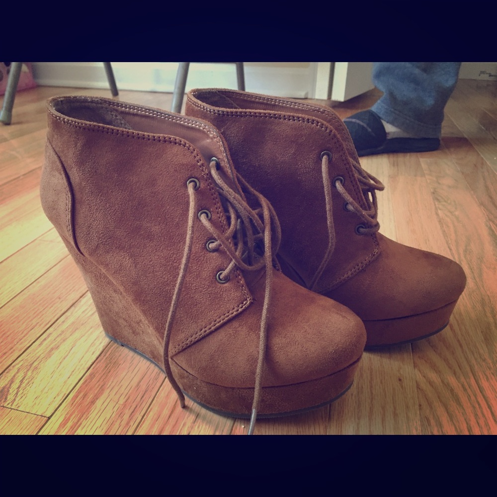 Chestnut brown booties