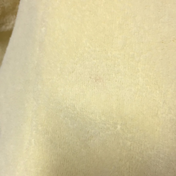 Capelli NY Fluffy Yellow Bath Robe - Picture 5 of 5