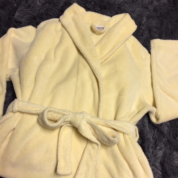 Capelli NY Fluffy Yellow Bath Robe - Picture 2 of 5