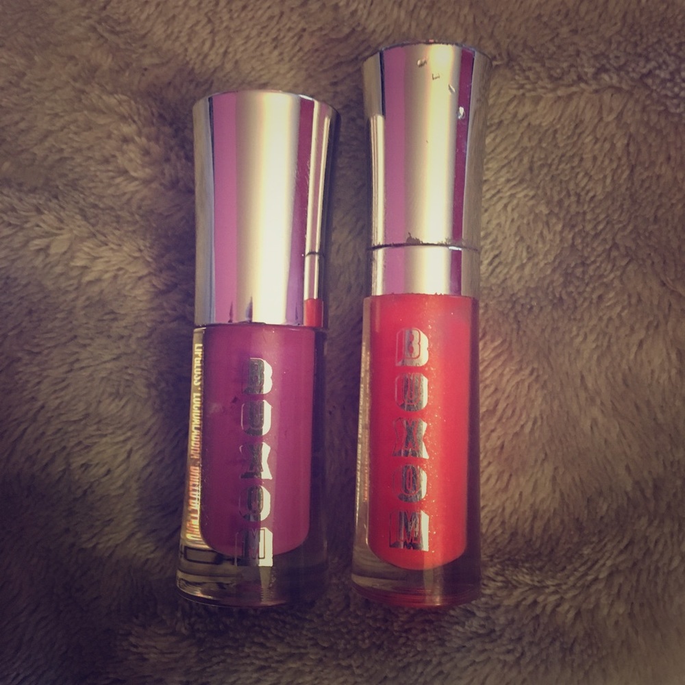 Buxom lip gloss.