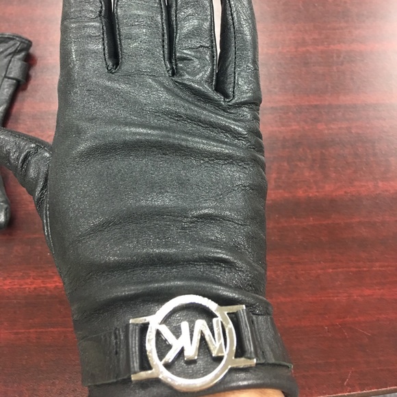 Gloves - Picture 4 of 4