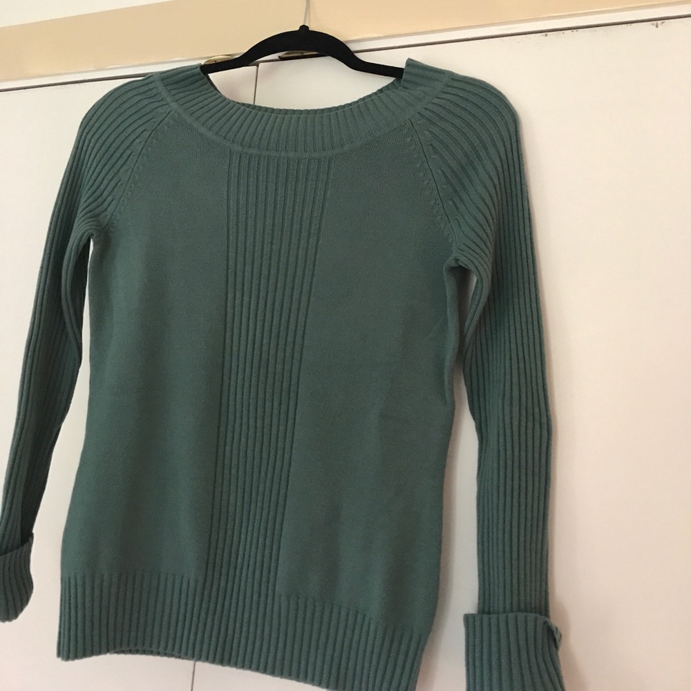 Pretty scoop neck sweater