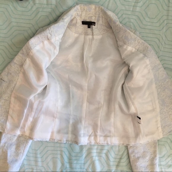 Floral embroidered blazer with crystal button - Picture 6 of 8