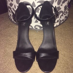 Black Mossimo heels