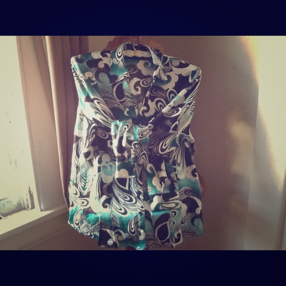 East 5th button down