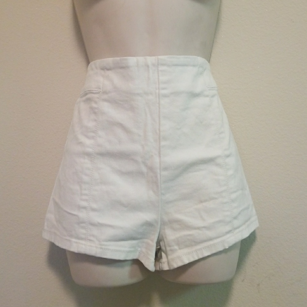 White High Waist shorts