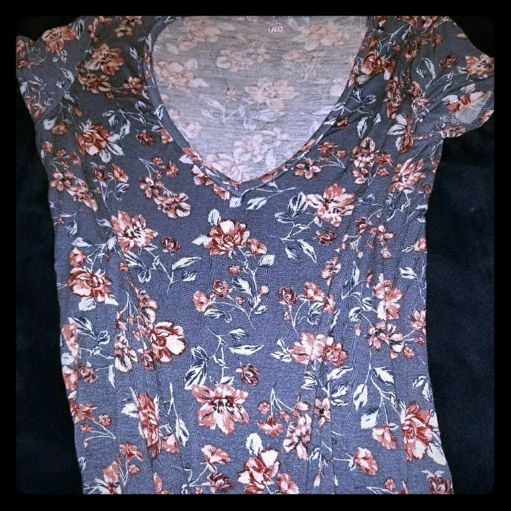 TRADED🚫Flower shirt from wetseal