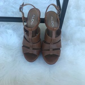 Aldo wedges size 5.