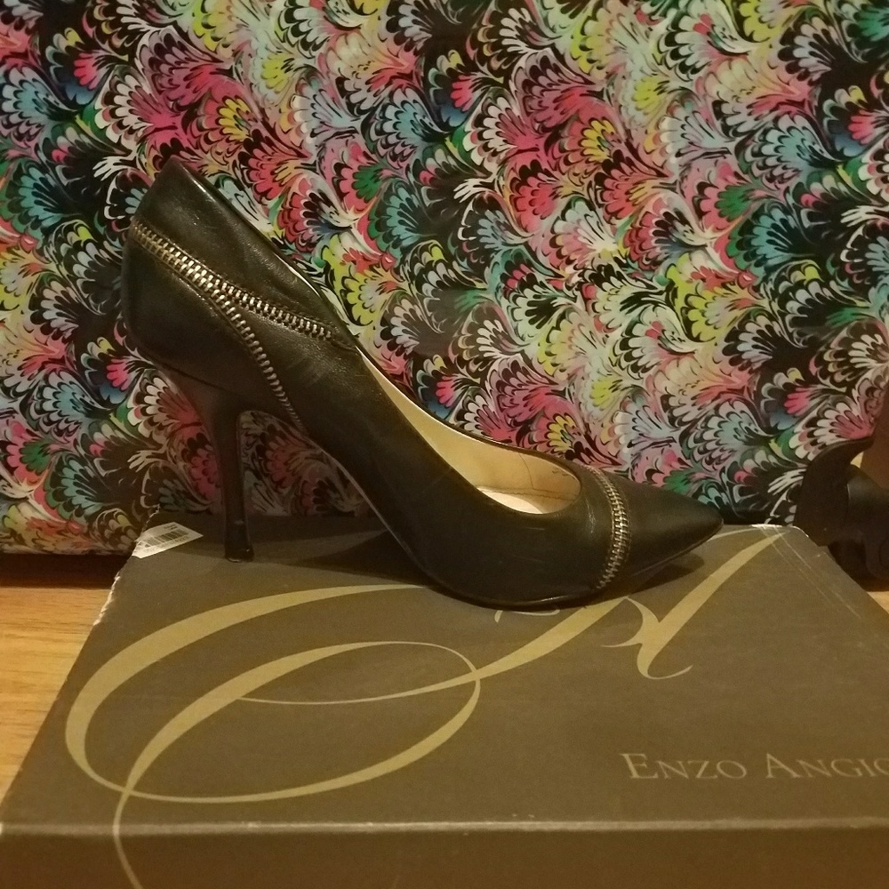 Enzo Anglioni Leather Zipper Pump in Black