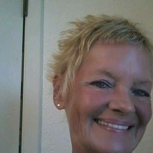 Meet your Posher, Elaine