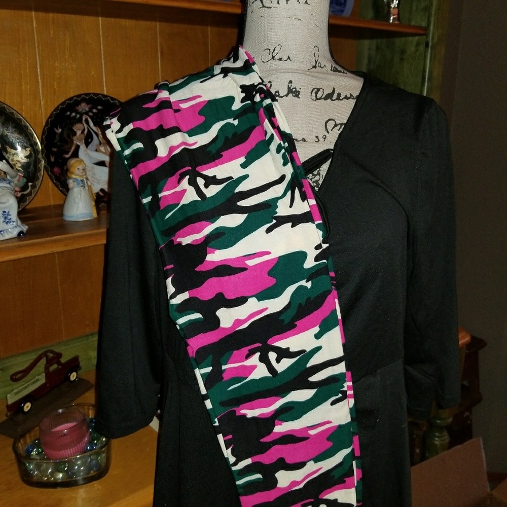 Fuschia camo fits size 2-10