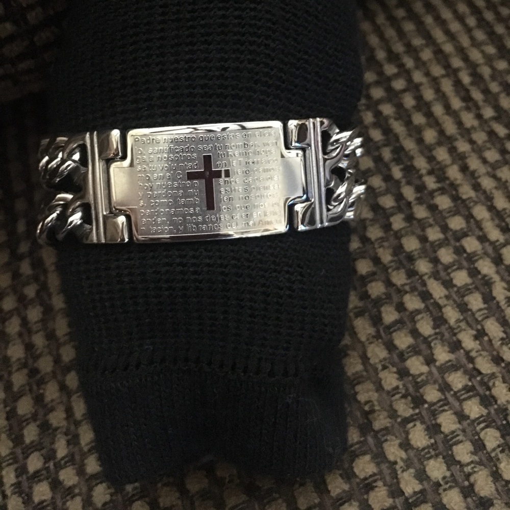 Beautiful bold stainless steel cross bracelet