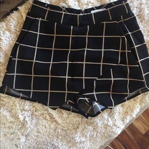 Envelope Med Rise Shorts