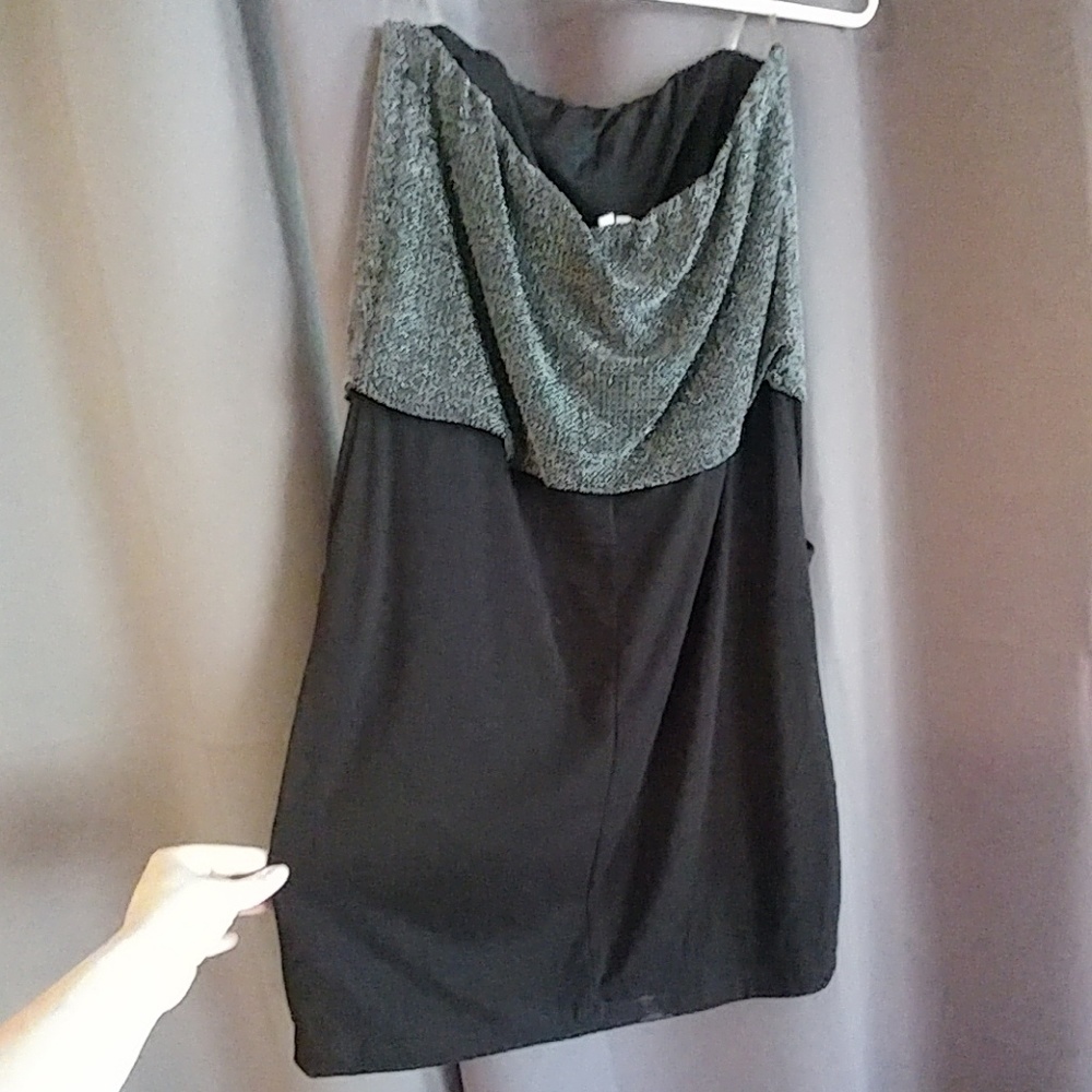 Dress - Picture 2 of 3