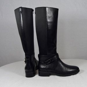 HP🎉 Coach women’s Essex Semi Matt Leather Boots