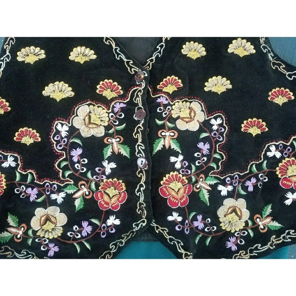 New Directions L Embroidered Vest Black Floral - Picture 2 of 6