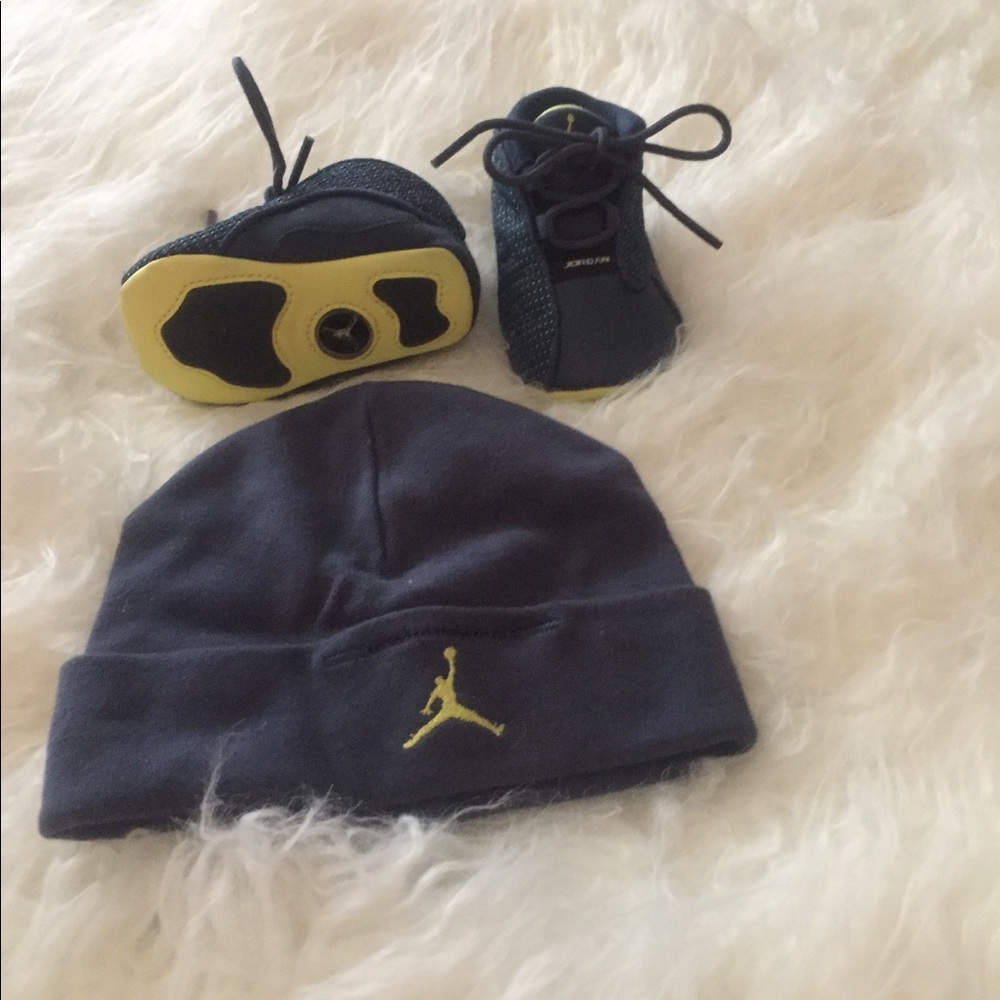 Infant shoes with hat