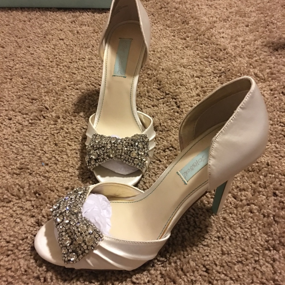 Betsey Johnson Blue white heels