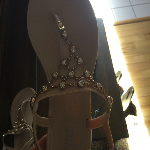 Unique flesh color shiny Greek shiny sandals - Picture 2 of 4