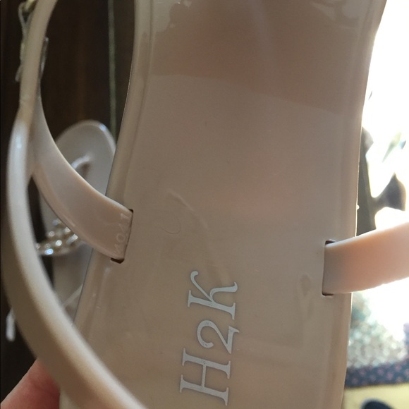 Unique flesh color shiny Greek shiny sandals - Picture 3 of 4