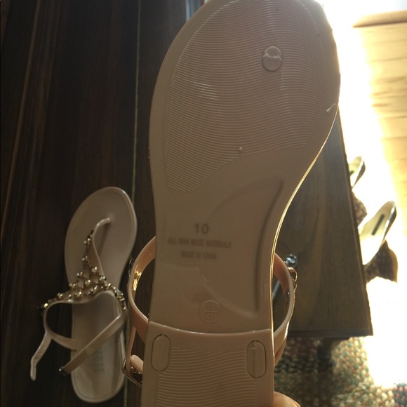 Unique flesh color shiny Greek shiny sandals - Picture 4 of 4