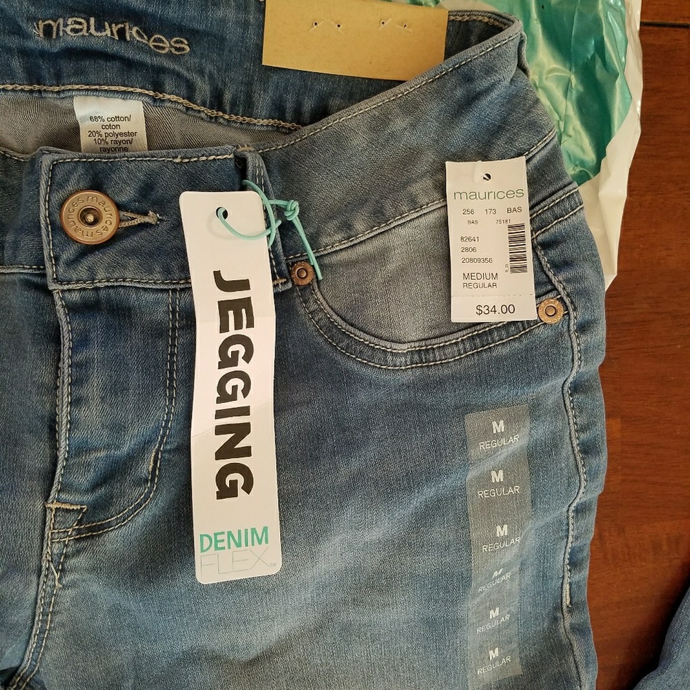 NWT. Maurices DenimFlex Jeggings Medium Regular