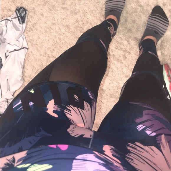 VS Floral and Mesh Leggings - Picture 2 of 3