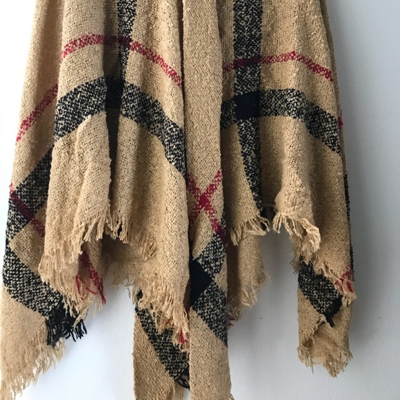 🎄S A L E 🎄 Fringy Plaid Hoodie Poncho - Picture 4 of 4