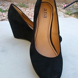 Never worn!!Cute black suede wedges