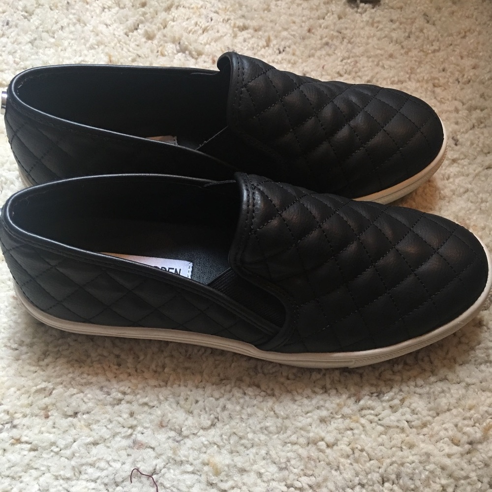 STEVE MADDEN SLIP-ON SNEAKER NWOT