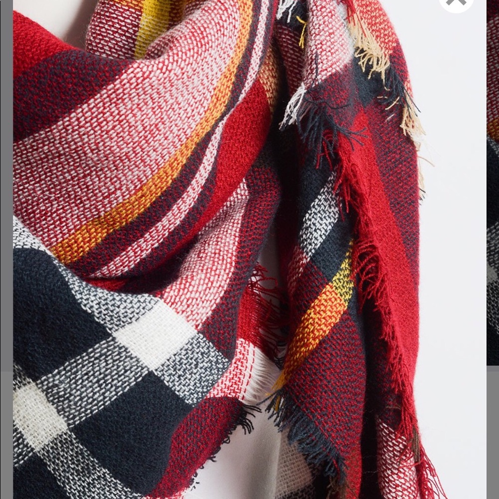 END OF SEASON BLOWOUT 💨 RED & NAVY BLANKET SCARF - Picture 2 of 2