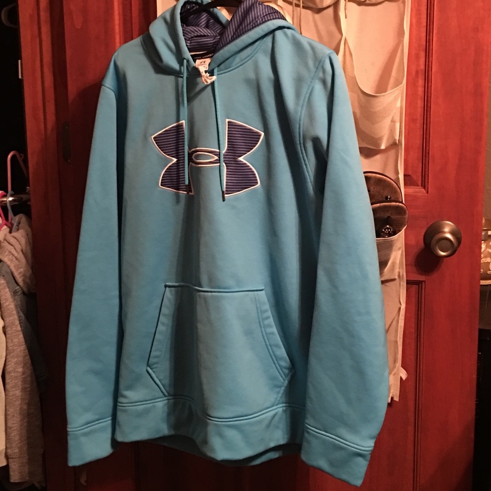 Women's size Lg UA hoody