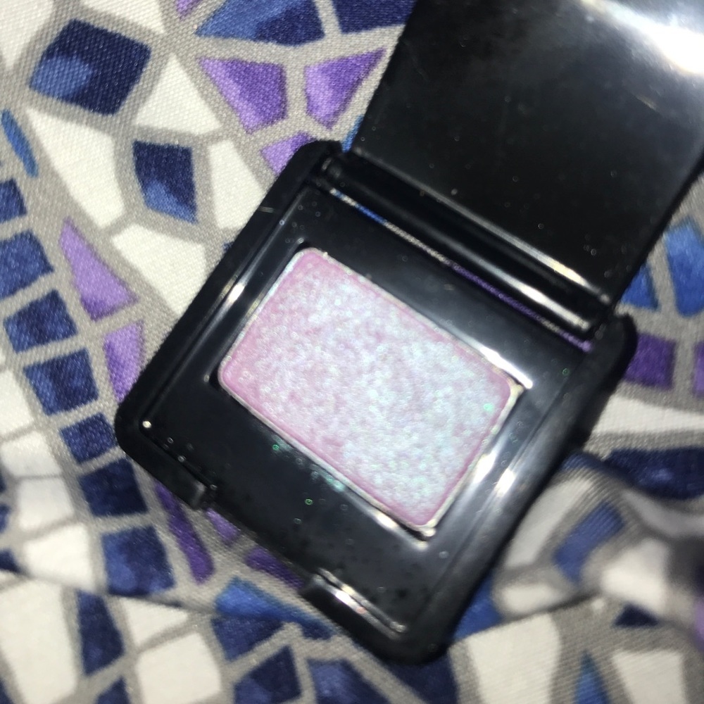 Buxom duochrome single shadow in la-la-lavish