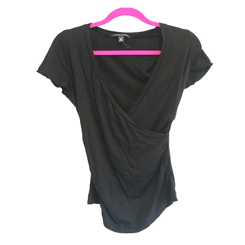 Banana Republic Stretchy Black T! 😘
