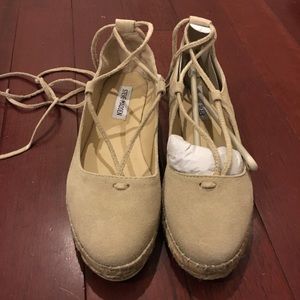 NWT Steve Madden lace up espadrille