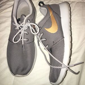 Nike Roshe Women’s