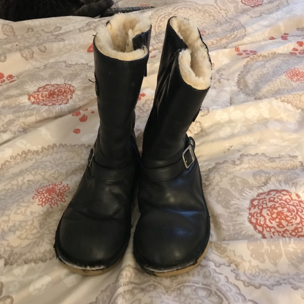 🌸Being donated 8/5🌸Used black leather UGGS