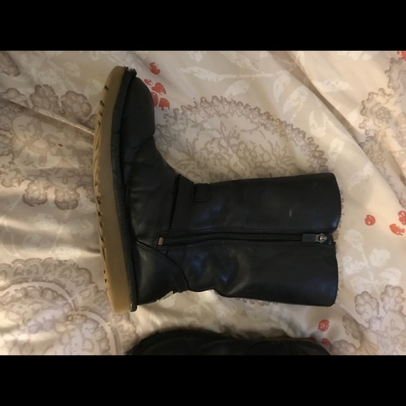 🌸Being donated 8/5🌸Used black leather UGGS - Picture 2 of 6
