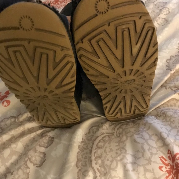 🌸Being donated 8/5🌸Used black leather UGGS - Picture 5 of 6