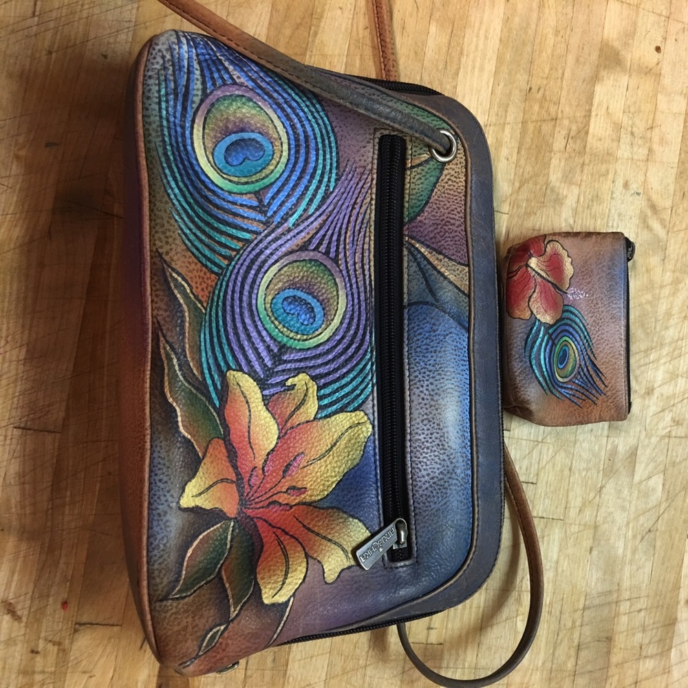 ANUSCHKA
Genuine Leather Hand Painted Peacock Lily