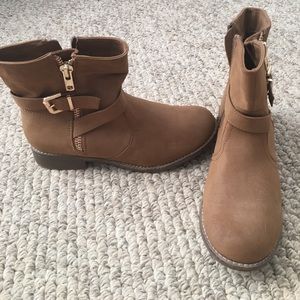 Aldo Flat Tan Booties