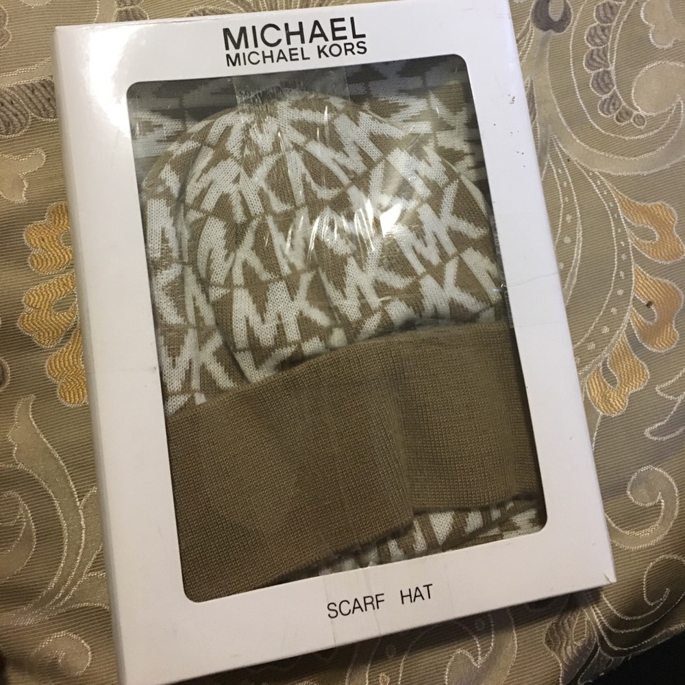 Micheal kors hat and scarf