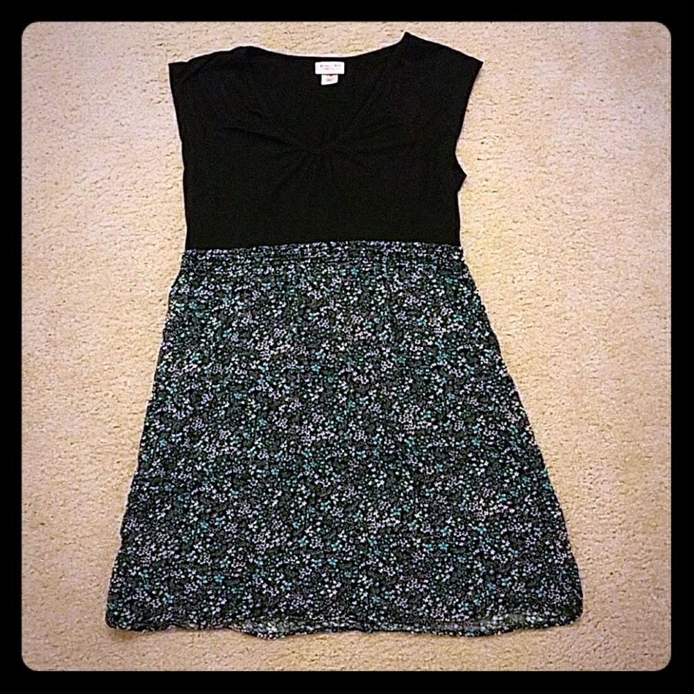 Mossimo V-neck Sleeveless Black dress