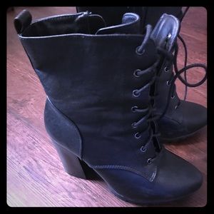 Cute lace boots