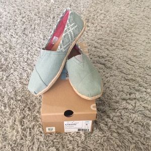 Denim embroidered Toms