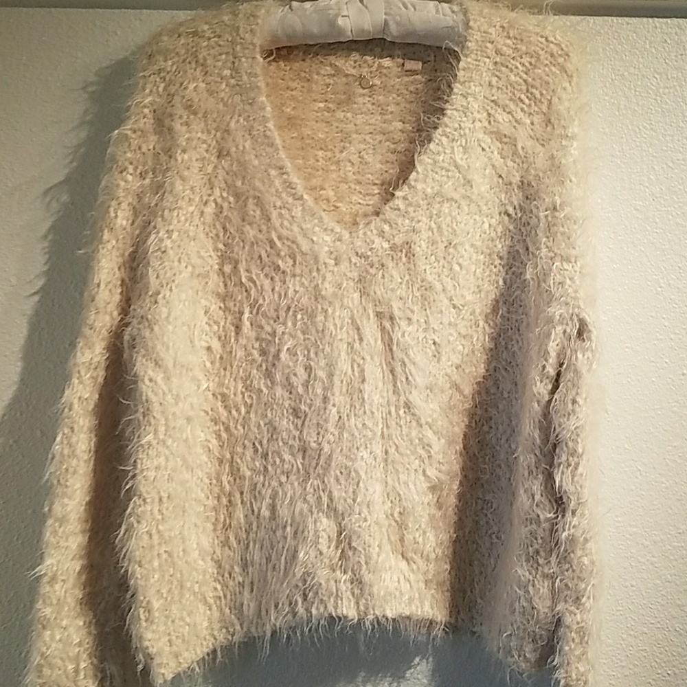 Anthropologie Knitted & Knotted Cream Sweater Weat