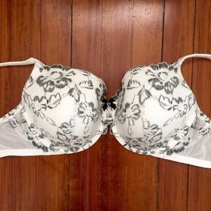 Victoria's Secret Lined Perfect Coverage Lace Bra