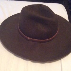 Wide brim hat