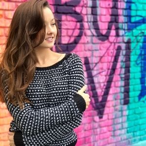 American Eagle Knit Sweater NWOT medium